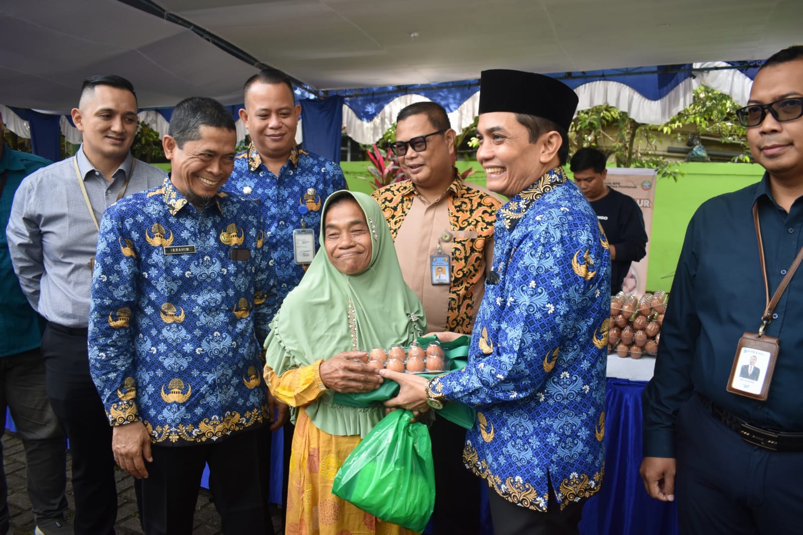 Warga Pontianak Utara Antusias Serbu Pasar Murah Pemkot