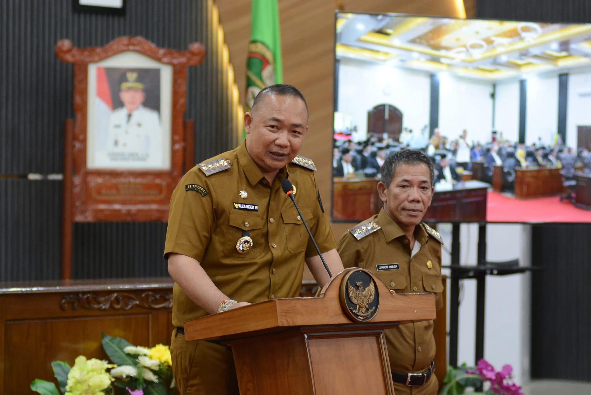 Kontraktor Tak Dibayar Pemerintah Sebelumnya, Bupati Alexander Wilyo Minta Inspektorat Investigasi