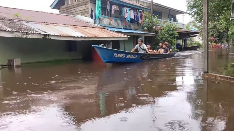 Intensitas Hujan Tinggi, Kecamatan Ketungau Tengah Sintang Dilanda Banjir Besar
