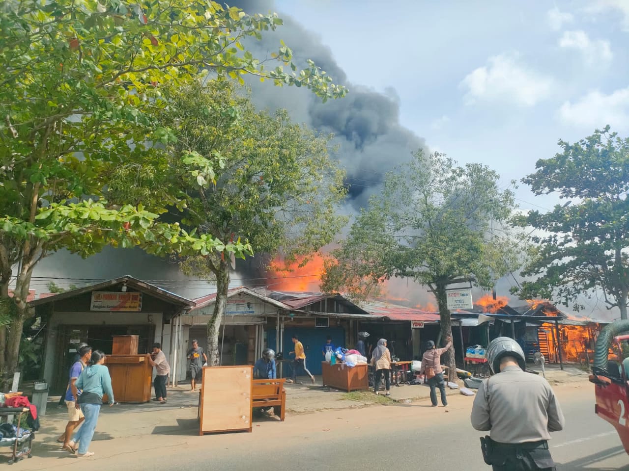12 Toko di Jalan MT Haryono Ketapang Ludes Dilalap Sijago Merah