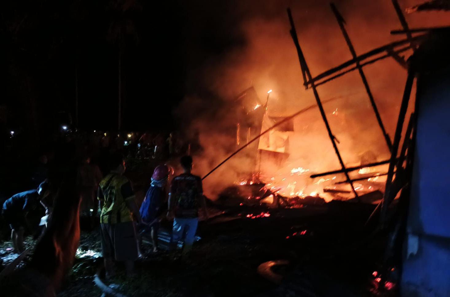 Dua Rumah Warga Kuala Dua Ludes Terbakar