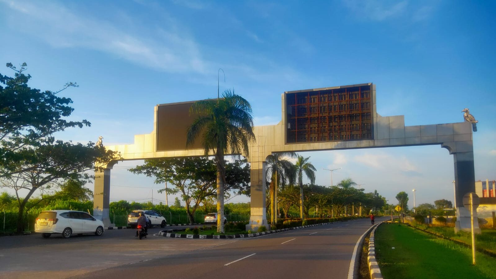 Videotron Senilai Rp7 Miliar Tak Pernah Menyala di Bandara Supadio, Diduga Terdapat Kerugian Negara