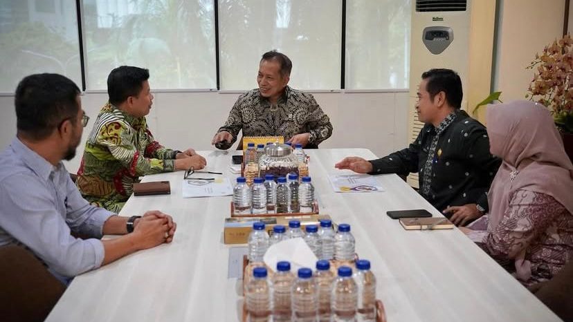 Dukung Pemerataan Ekonomi Desa, Bupati Sambas Temui Wamenkop Bahas Kopdes Merah Putih