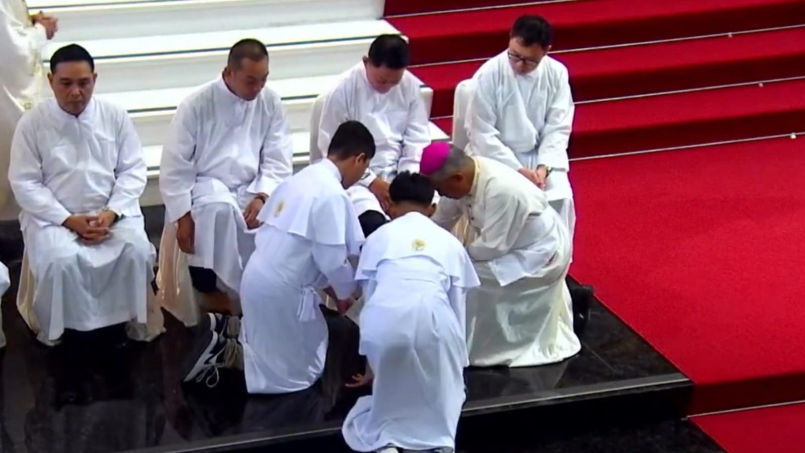 Ibadah Kamis Putih di Katedral Santo Yosef: Makna Pelayanan dan Kasih Perjamuan Terakhir