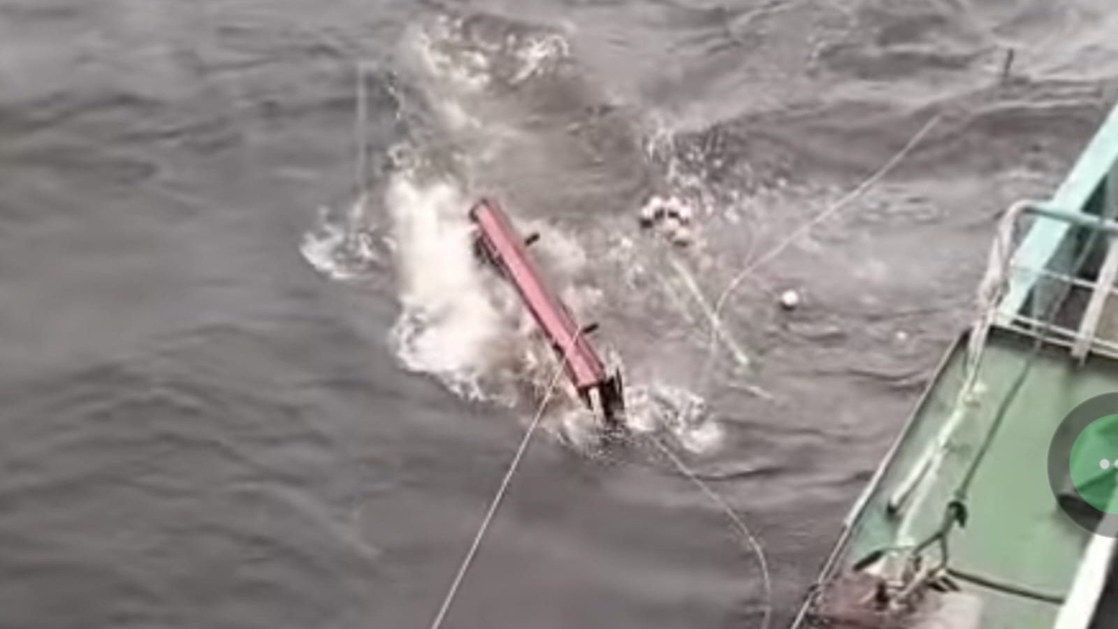 Kapal Nelayan Tenggelam di Jungkat, 4 Selamat dan 7 Masih Hilang