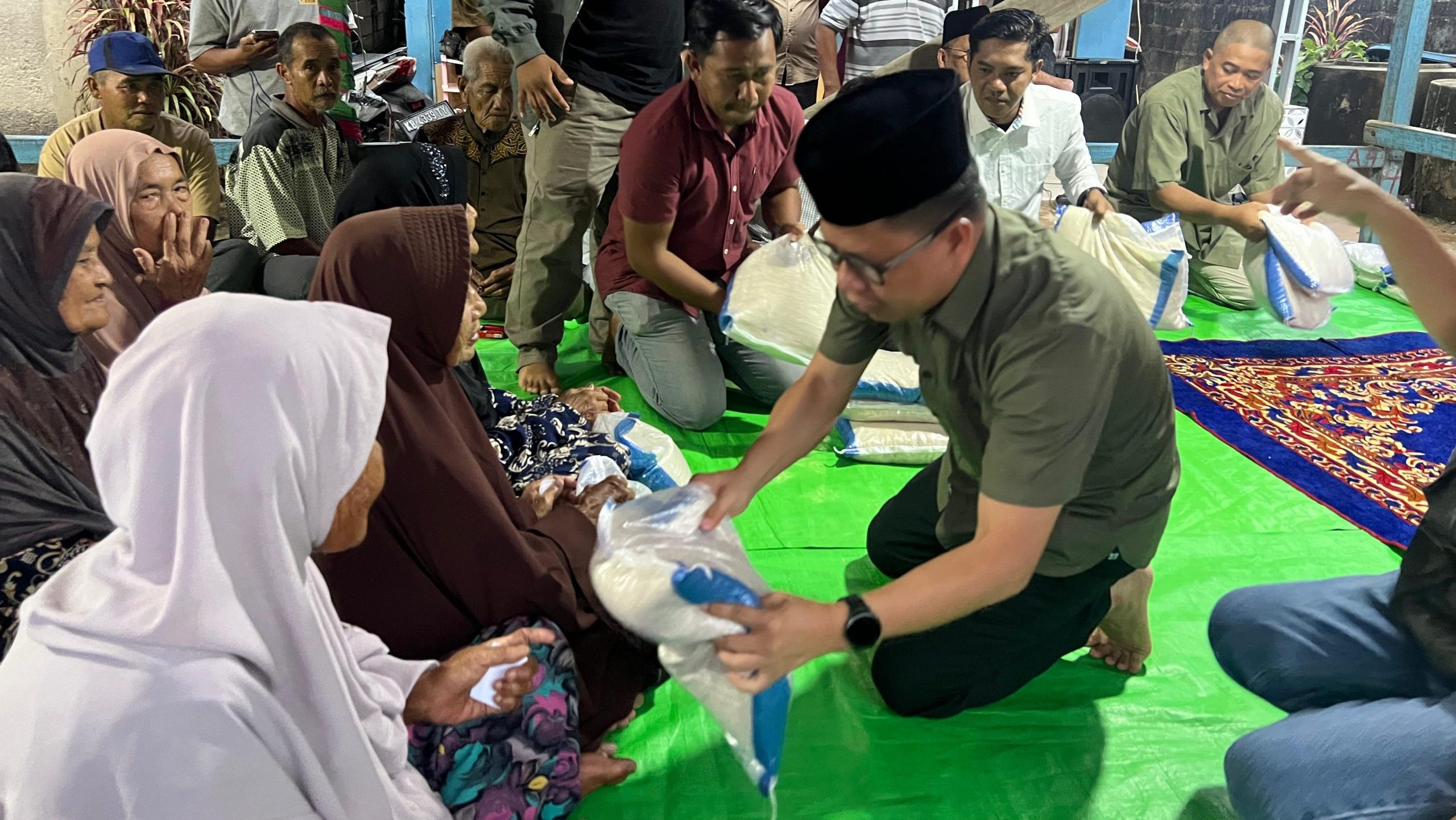 Silaturahmi dan Berbagi, Bupati Satono Kunjungi Desa Semelagi Besar