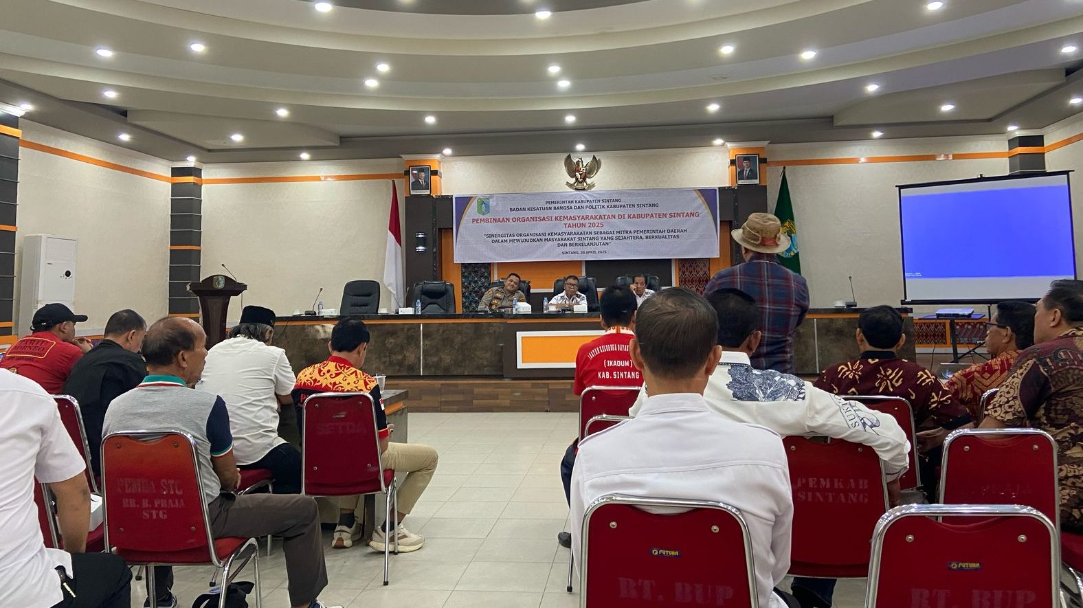 Kesbangpol Adakan Pembinaan untuk Seluruh ORMAS di Kabupaten Sintang