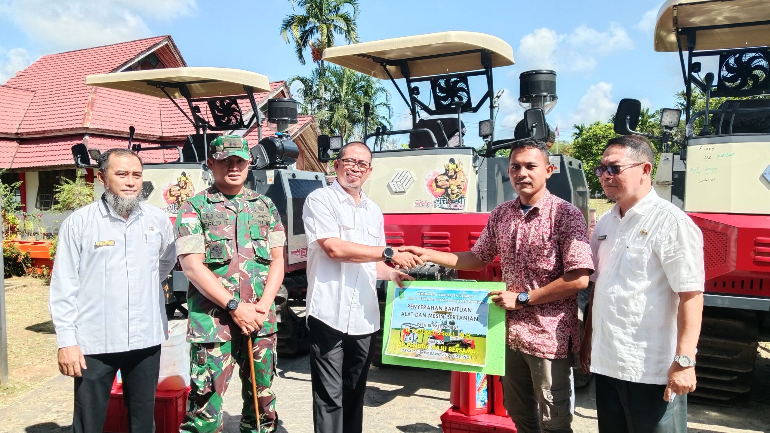 DistanKP Sambas Salurkan 175 Unit Alsintan untuk Tingkatkan Produktivitas Pertanian