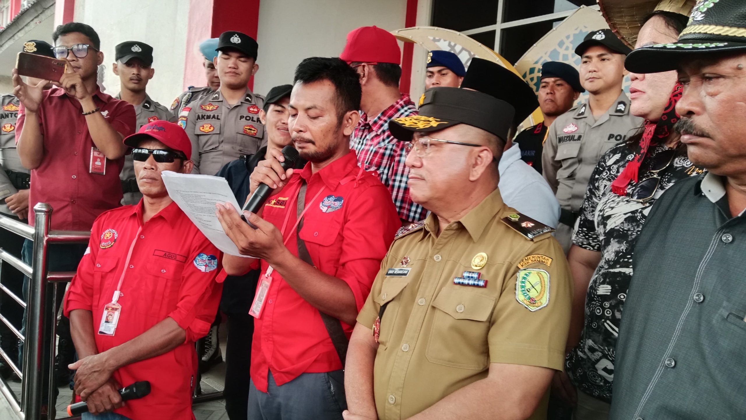 Ini 3 Poin yang Disepakati Buruh, Pemda dan DPRD Sambas Saat Aksi May Day