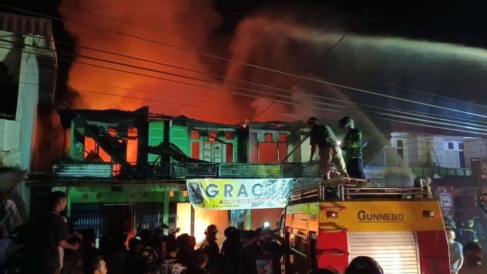 7 Ruko di Jalan Sanggau Ledo Ludes Terbakar Api