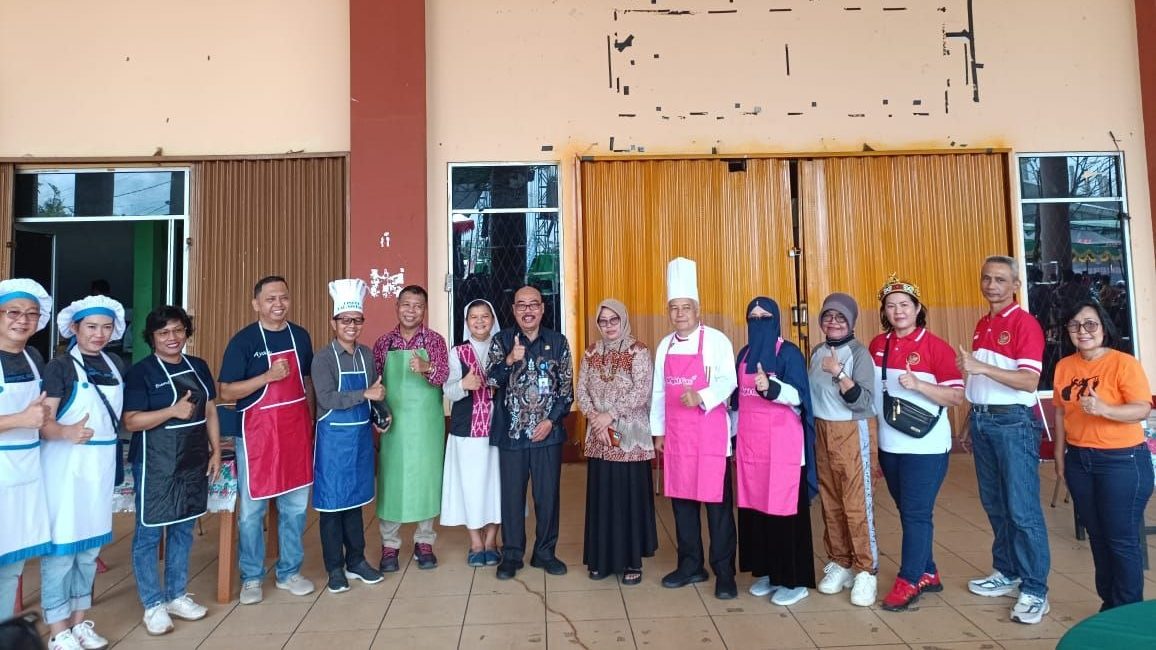 Lomba Memasak Nasi Goreng Diikuti Oleh 8 Kepala OPD Sintang Pada Hari Jadi Kota Sintang