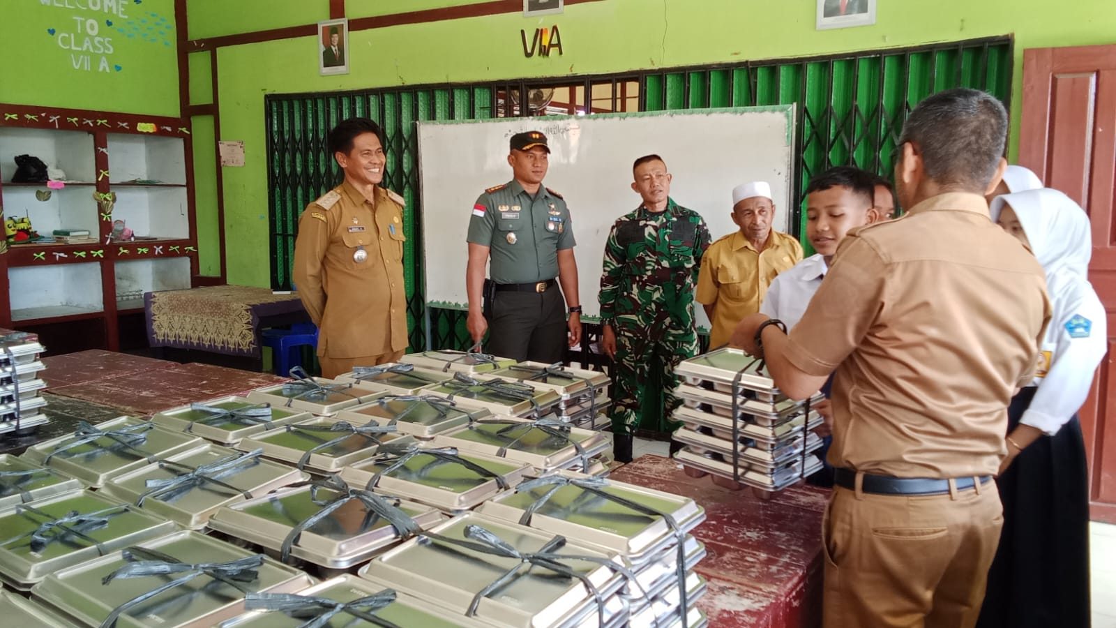 Enam Sekolah di Kecamatan Tebas Terima Program Makan Bergizi
