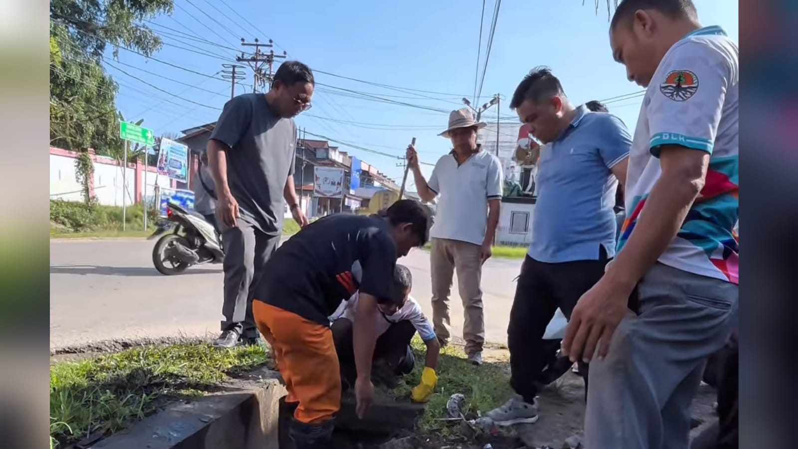Gerakan Jumat Bersih: Komitmen Pemkab Landak Wujudkan Kota Ngabang yang Nyaman dan Indah