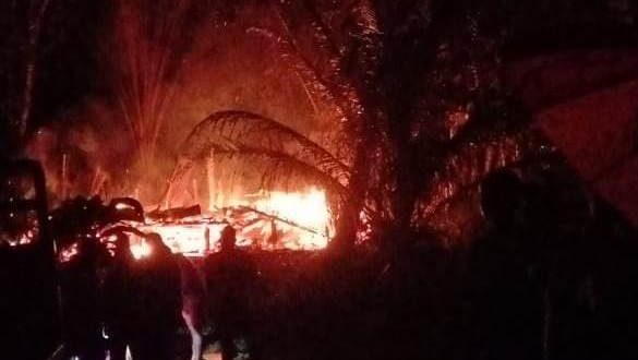 Diduga Akibat Sisa Bara Api, Rumah di Meliau Ludes Dilalap si Jago Merah
