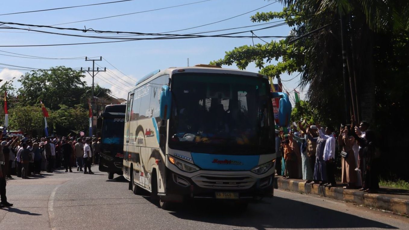 105 Jamaah Calon Haji dari Kabupaten Sanggau Berangkat ke Pontianak untuk Persiapan Ibadah Haji 2025