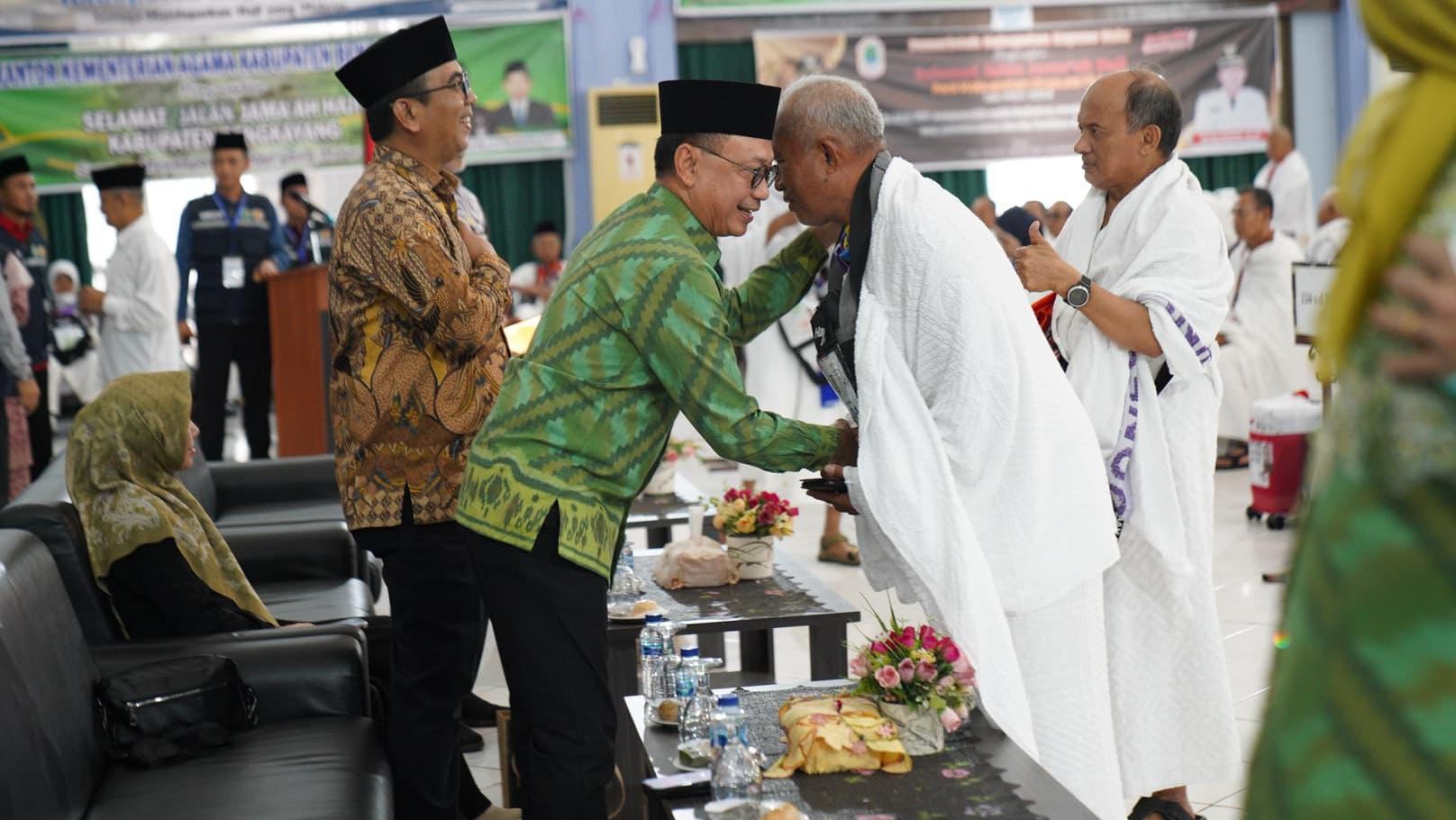 Pelepasan Jemaah Haji Pontianak: Pemkot Beri Bantuan dan Dampingi Hingga Keberangkatan