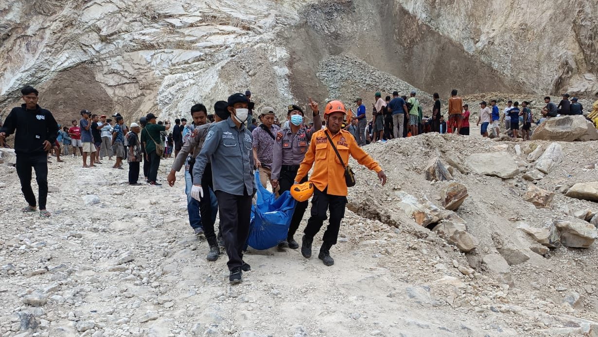 Jumlah Korban Longsor Tambang Gunung Kuda Cirebon Bertambah Jadi 13 Orang