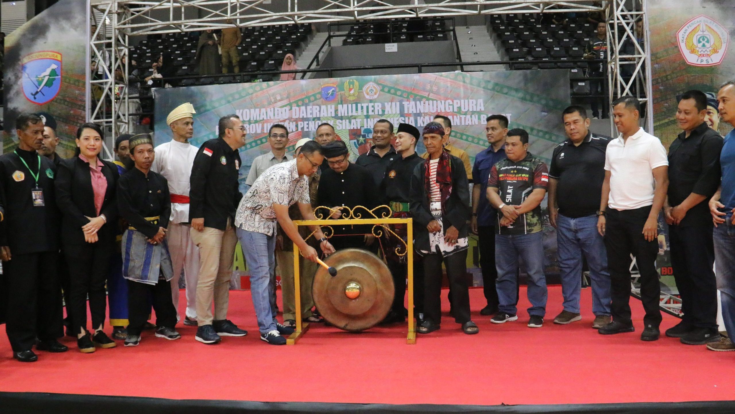 IPSI Kubu Raya Juara Umum di Kejuaraan Pencak Silat Borneo Open 2025 Piala Pangdam XII/Tpr