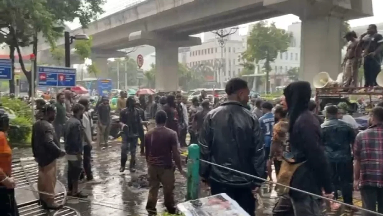 Demonstrasi Papua di Kementerian HAM: Massa Desak Natalius Pigai Hadir Langsung