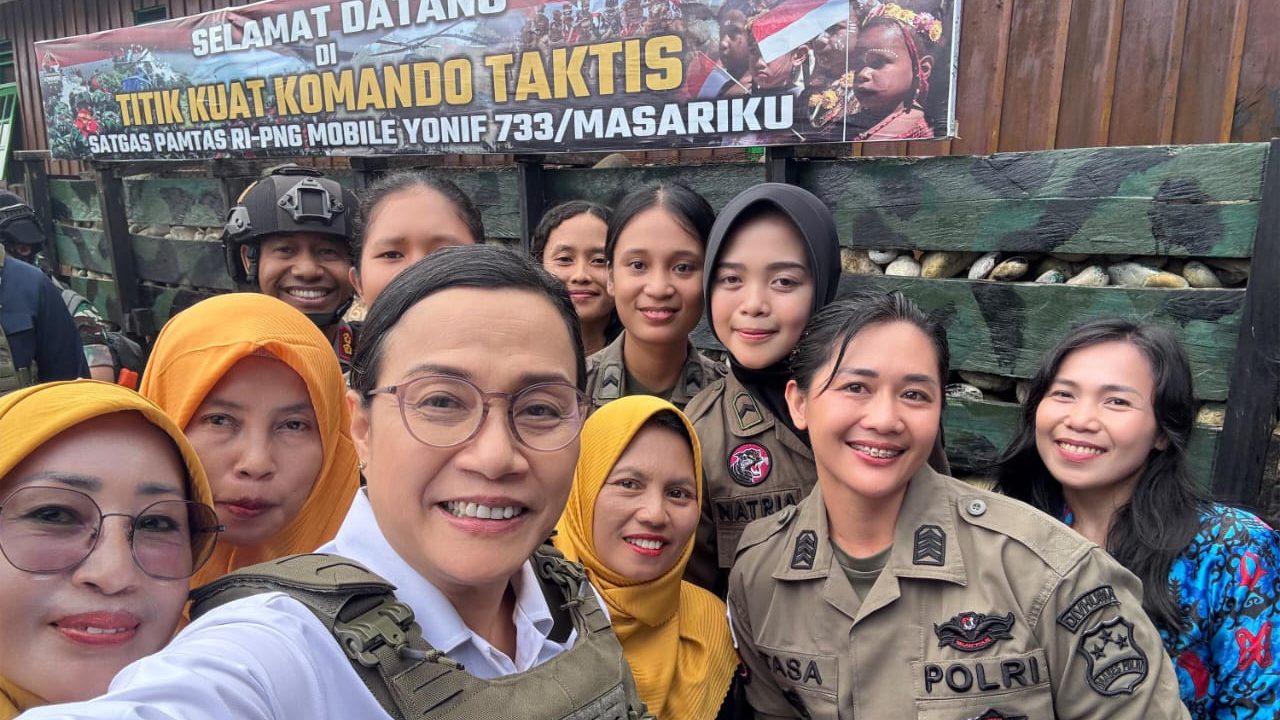 Keterlibatan Polwan dalam Pengamanan Kunjungan Menteri Sri Mulyani dan Sjafrie di Papua