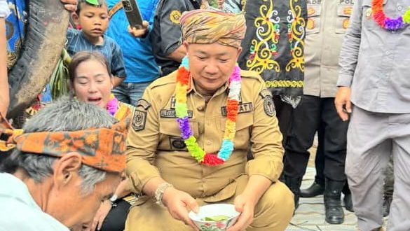 Bupati Ketapang Kunjungi Masyarakat Adat Pesaguan Sekayok, Tegaskan Komitmen Pembangunan Merata