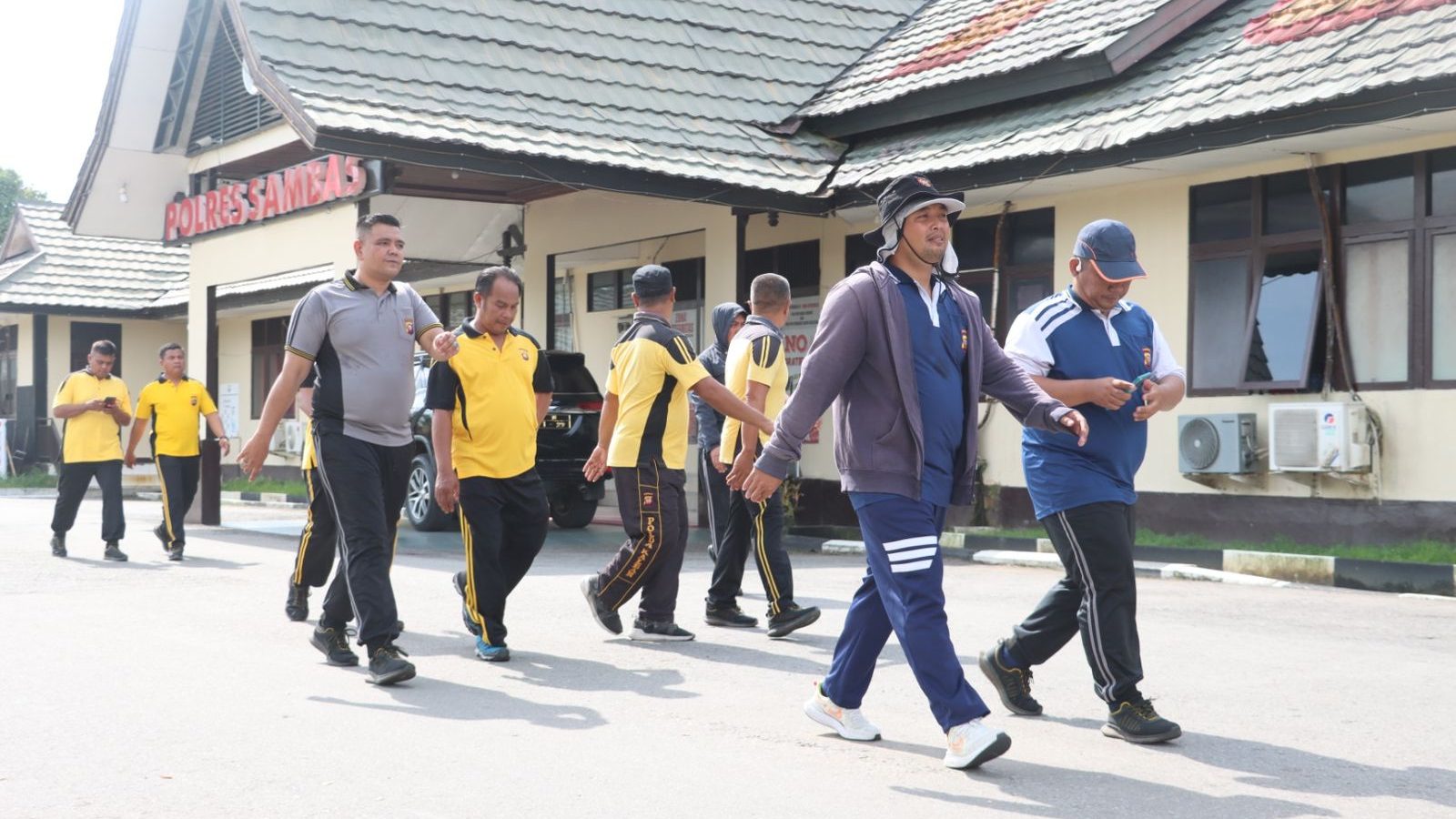 Polres Sambas Gelar Program Over Weight, Dorong Anggota Jaga Kebugaran Tubuh