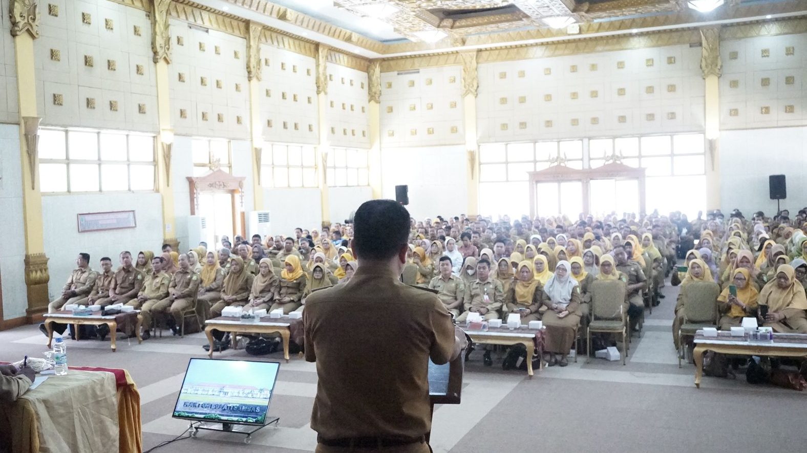 Disdikbud Sambas Gelar Rapat Evaluasi Kinerja Kepala Sekolah se-Kabupaten