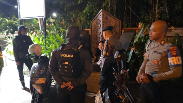 Remaja Nongkrong Dini Hari di Pontianak Dibubarkan Polisi
