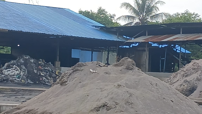 Warga Curiga Limbah Zirkon Dibuang ke Sungai Kapuas oleh Gudang Ilegal