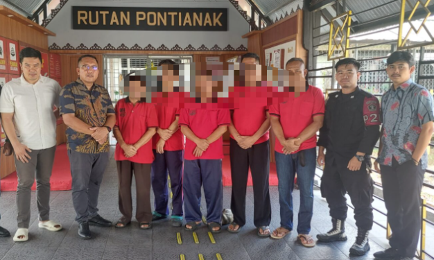Kejari Kapuas Hulu Serahkan 7 Terpidana Korupsi Kapal Penyeberangan ke Rutan Pontianak