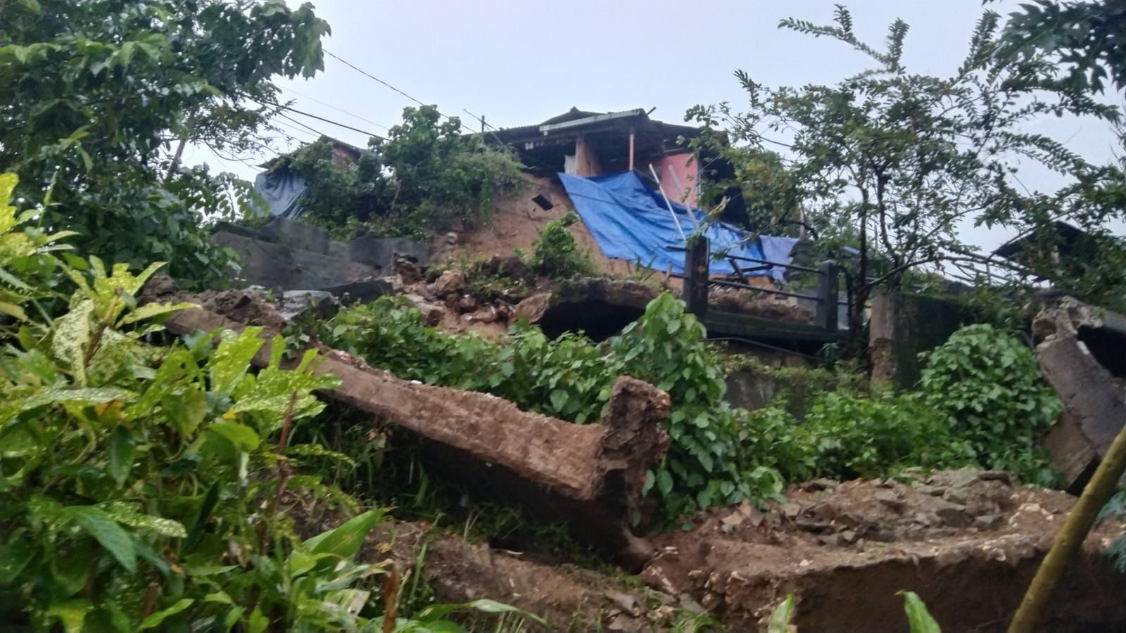Tanah Longsor di Ambon Tewaskan Satu Orang, 32 KK Terancam