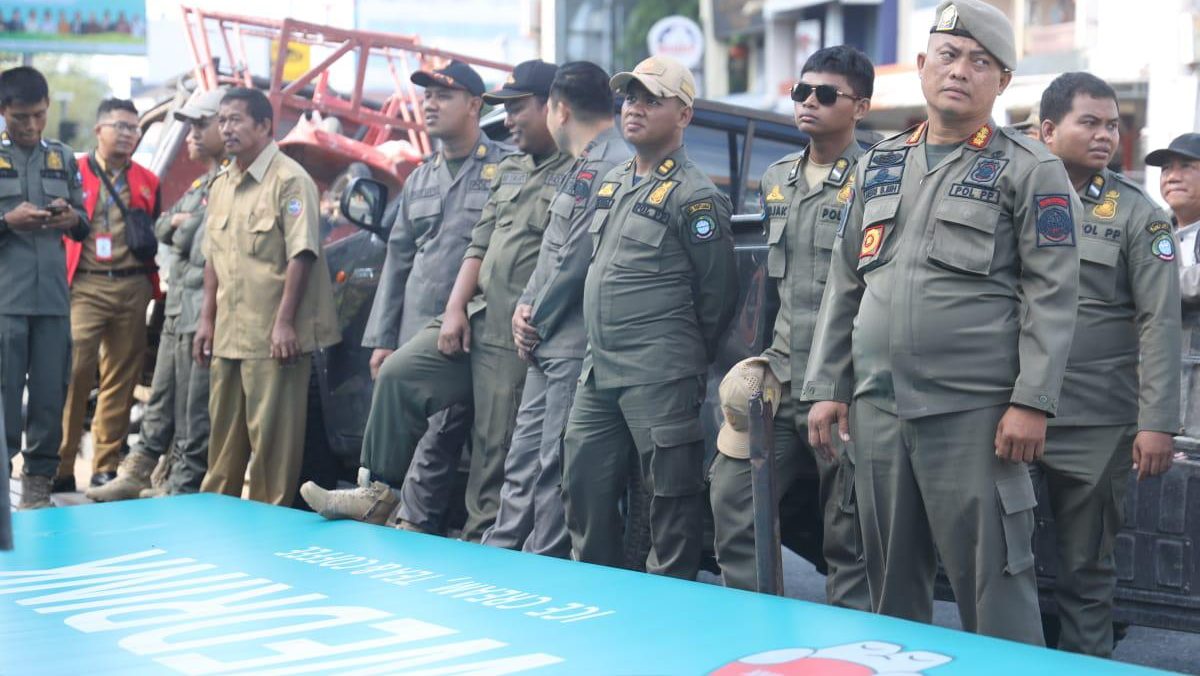 Satpol PP Bongkar Bangunan Kafe Tanpa Izin di Jalan Gajah Mada Pontianak