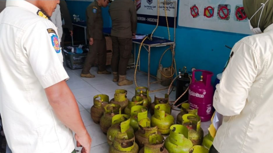 Satpol PP Tertibkan Penggunaan Gas 3 Kg di Pontianak