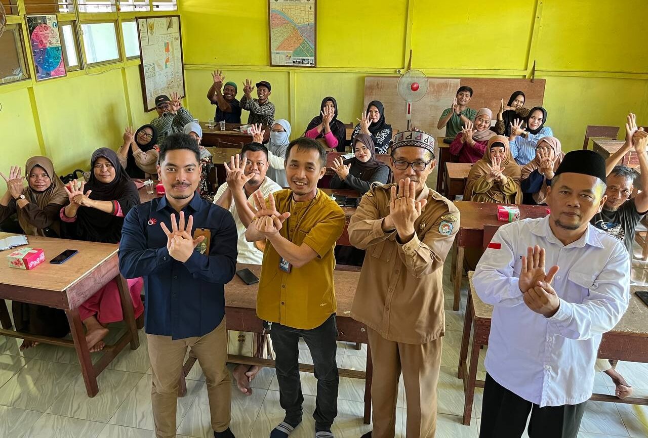 Telkom Kalbar Gelar Sosialisasi NIB dan Sertifikasi Halal untuk 30 UMKM di Desa Kuala Dua