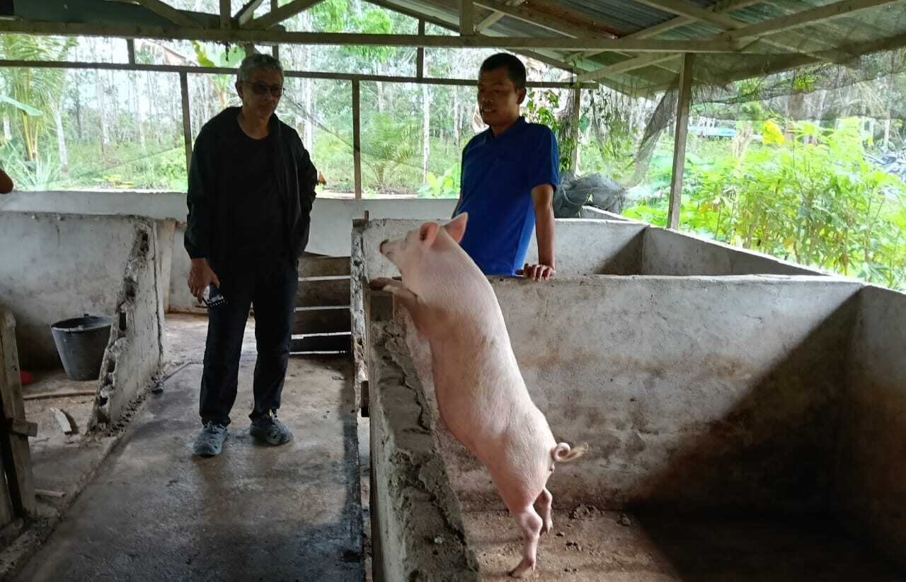 Melalui program Corporate Social Responsibility (CSR), Mukti Plantation berupaya memberdayakan dan meningkatkan perekonomian masyarakat desa.