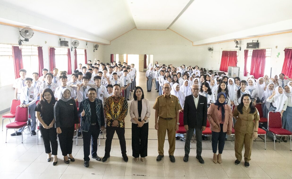 Aston Pontianak dan Neo Gajahmada Berbagi Wawasan Dunia Kerja kepada Ratusan Siswa SMKN 3 Pontianak