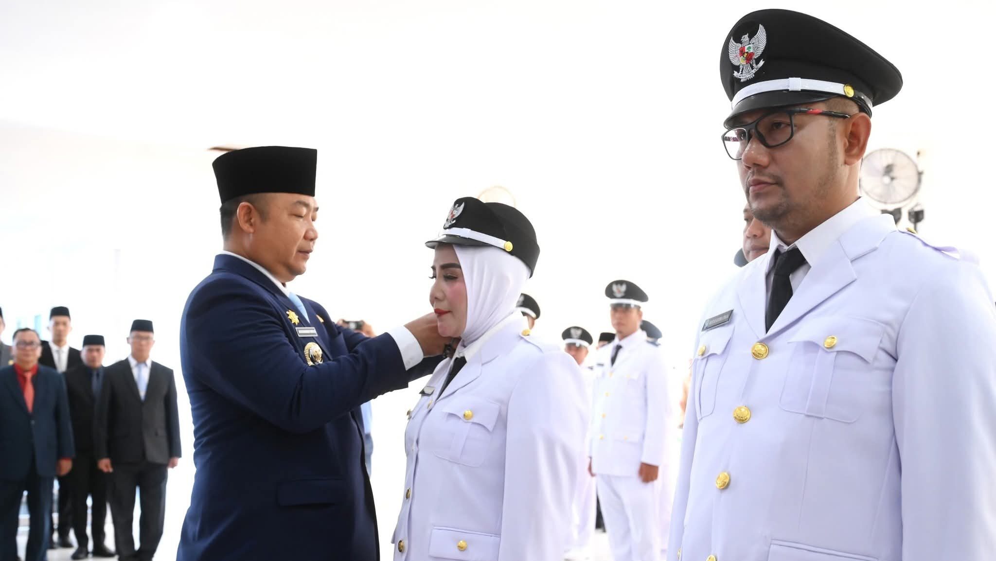Bupati Lantik 41 Kepala Desa di Ketapang, Tegaskan Akan Ada Pelatihan Khusus di Barak Militer