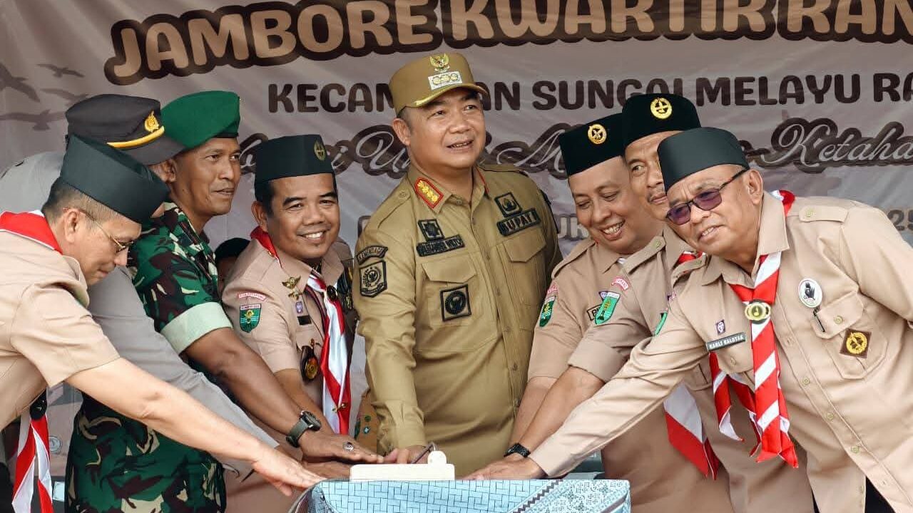 Bupati Alexander Wilyo Buka Jambore Ranting III, Dorong Gerakan Pramuka Jadi Wajib di Sekolah