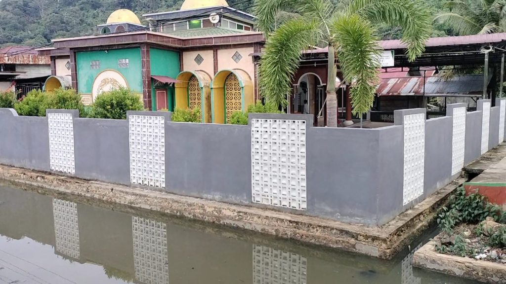 Polemik Hibah Masjid di Sambas: Pembangunan Pagar Tak Tuntas, SPJ Dipertanyakan