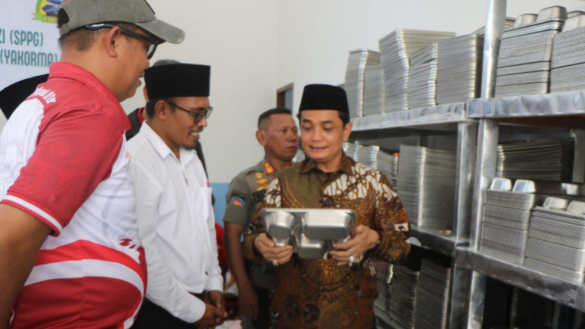 Bahasan Tinjau Dapur Gizi di Pontianak, Pastikan Standar Pemenuhan Gizi Siswa Terpenuhi