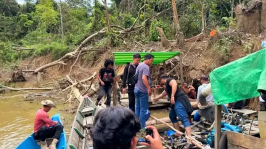 Polres Kapuas Hulu Amankan Empat Pelaku Tambang Emas Ilegal di Sungai Seberuang