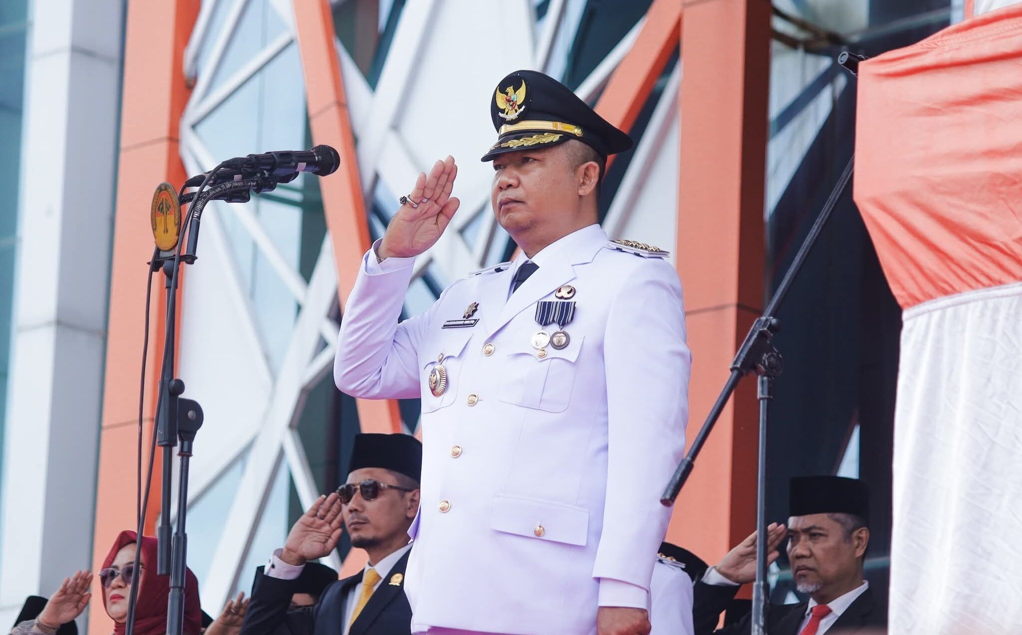 Jadi Inspektur Upacara HUT ke-80 RI, Bupati Ketapang Ajak Masyarakat Bersatu Membangun Daerah