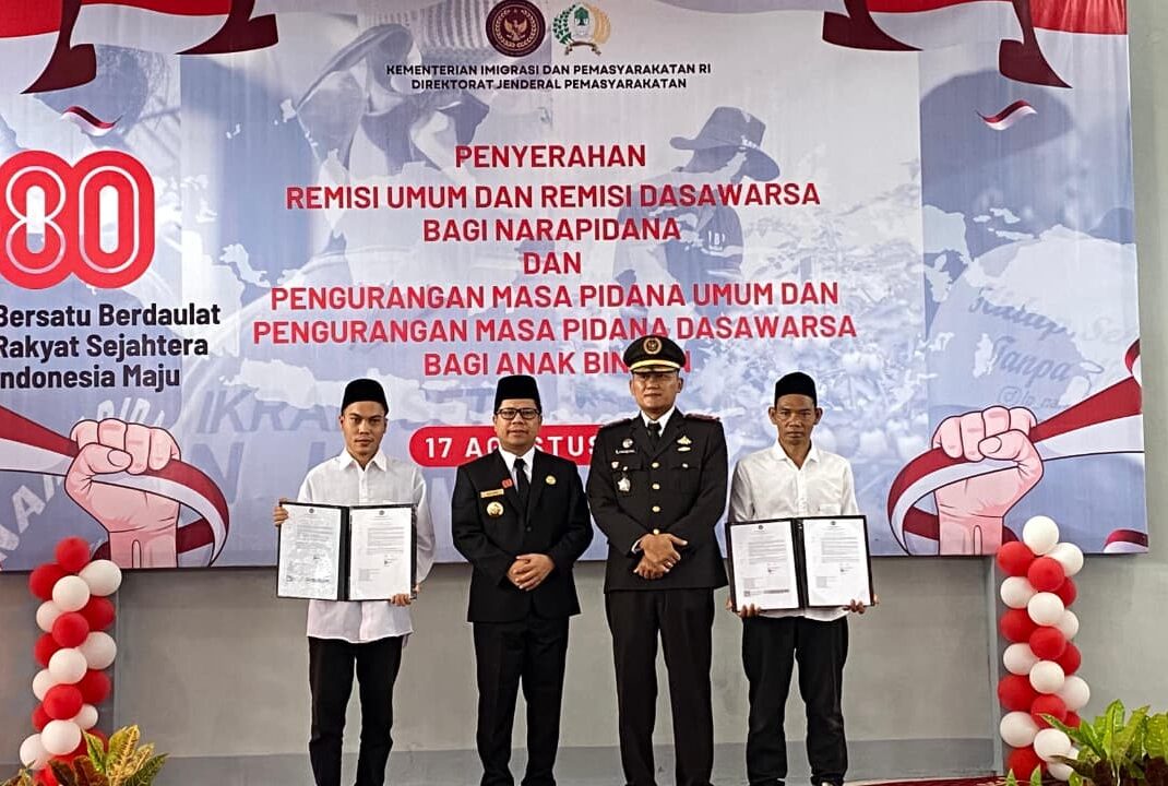 Satono Serahkan Ratusan SK Remisi HUT RI ke-80 untuk Warga Binaan Rutan Sambas