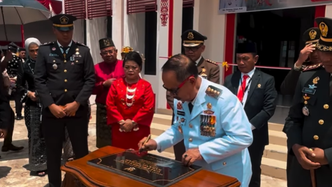 Bupati Sanggau Resmikan Gedung Galeri Prestasi Sabang Merah di Taman Arong Balopa