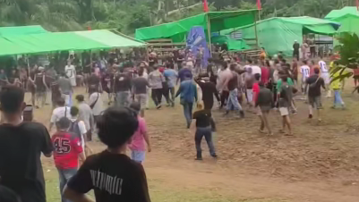 Laga Sepak Bola Tarkam di Pahauman Berakhir Ricuh, Aparat Kewalahan Redam Amuk Massa
