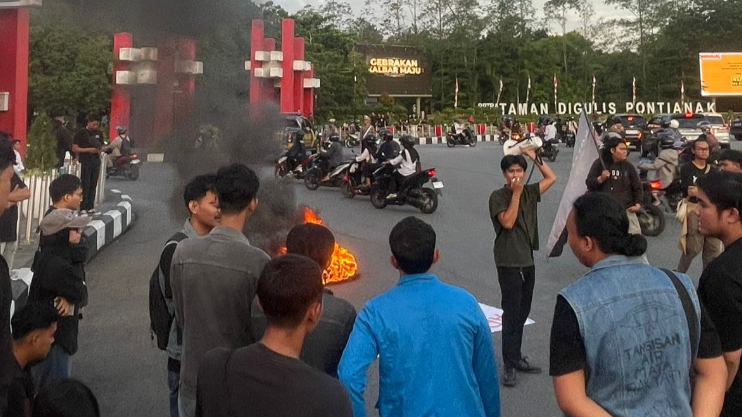Mahasiswa Kalbar Gelar Aksi Refleksi 80 Tahun Kemerdekaan di Tugu Digulis