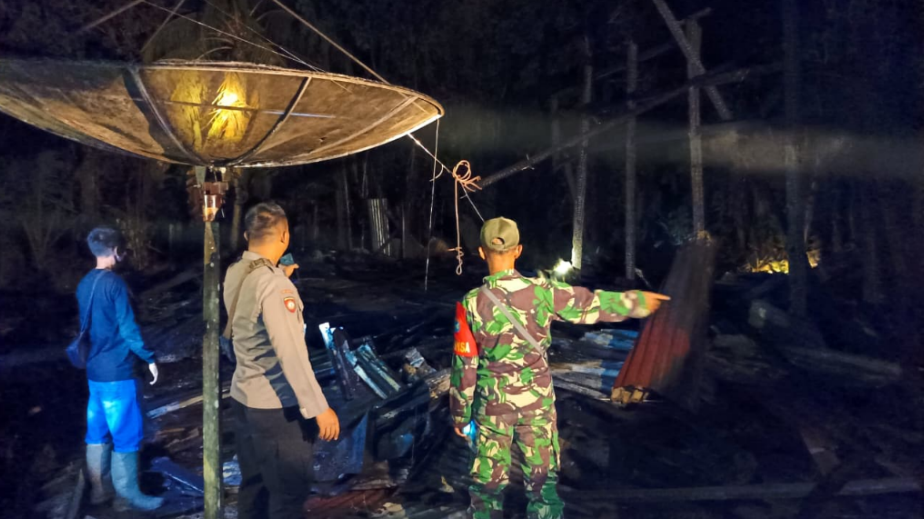 Rumah Warga di Desa Sagu Galing Sambas Ludes Terbakar
