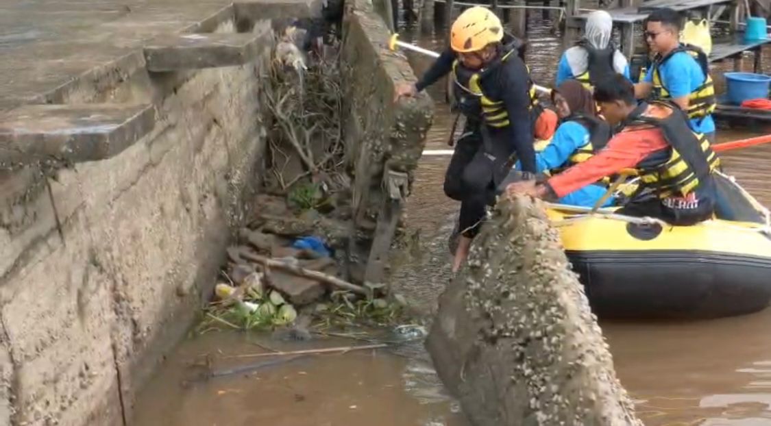 Aksi Bersihkan Kapuas KJC 2025, Angkut 700 Kilogram Sampah