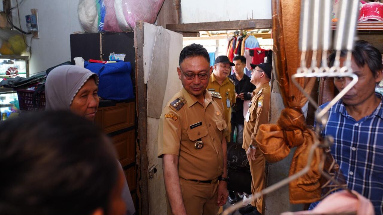 Tinjau Langsung Rumah Warga, Wali Kota Pontianak Pastikan Program Bedah Rumah Dimulai September
