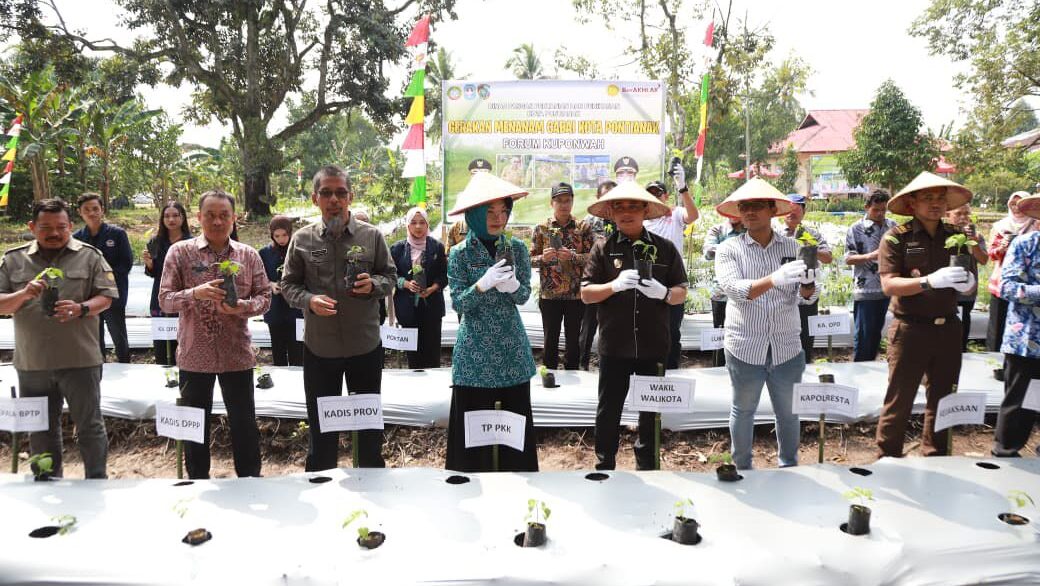 Perkuat Ketahanan Pangan, TPID Kuponwah Gelar Gerakan Tanam Cabai Serentak